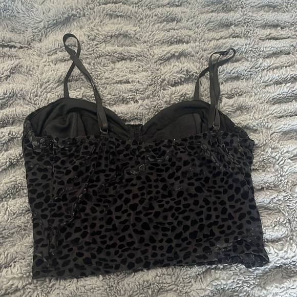 Black top - Picture 2 of 2